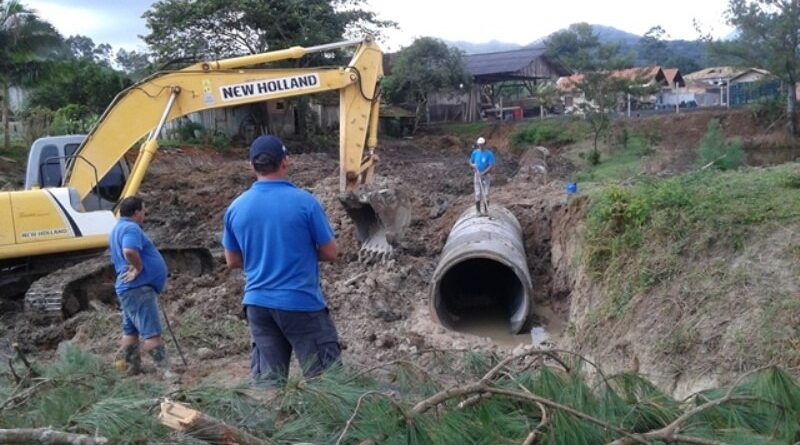 Obras de saneamento na Rua Eduvirges Paulo Silva