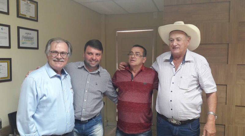 (Foto da Esq. para a Dir. Senador Dalírio Beber, Prefeito Clézio Fortunato, Secretátio de ADM Caldir Correia, Empresário Laécio Espindola)