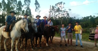 Equipe a Estância JE do bairro Porto do Itaperiú, campeã da primeira etapa