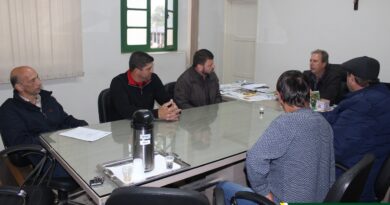 Prefeito Clézio juntamente com a Comitiva itaperiuense em reunião no Gabinete do Prefeito de São Ludgero, Sr. Ibaneis Lembeck